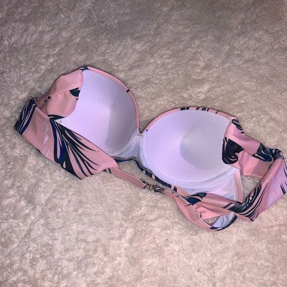 Bikini - Picture 8 of 13